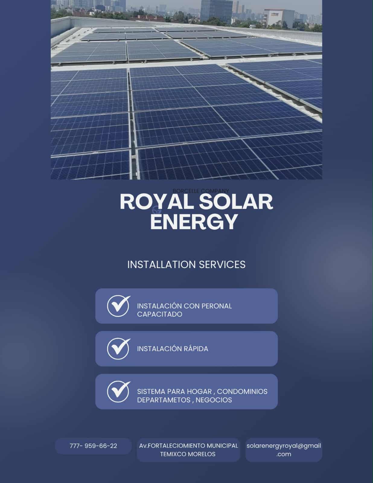 Técnico ajustando paneles solares